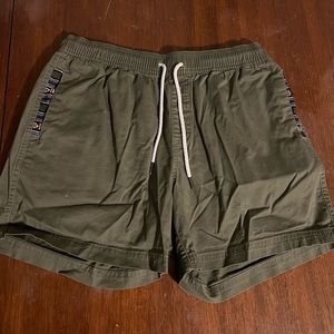 Wowie Sapien 5” casual stretch short, olive green, men’s medium, good condition